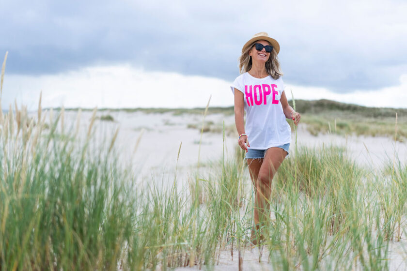T-Shirt Leila mit JOY oder HOPE – Bild 3
