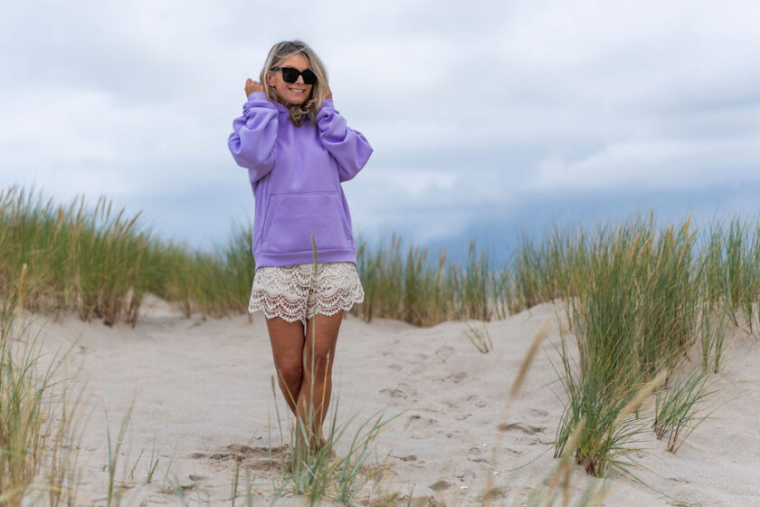 Hoodie LOVE PEACE REPEAT – Bild 7