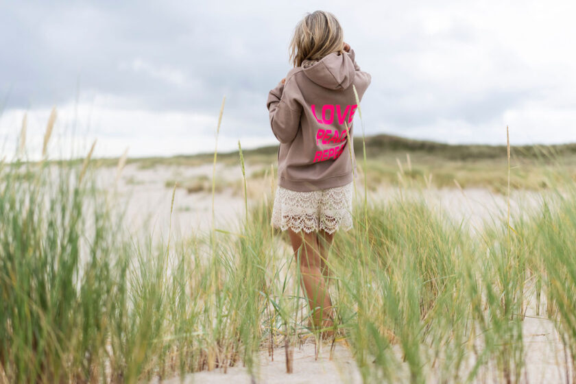 Hoodie MOCHA Love Peace Repeat